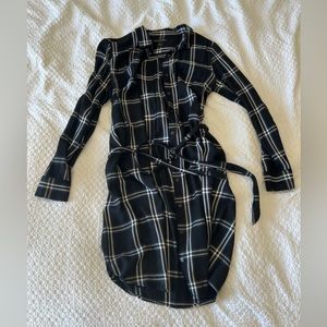 Banana Republic Size 6 Black Plaid Button Down Dress